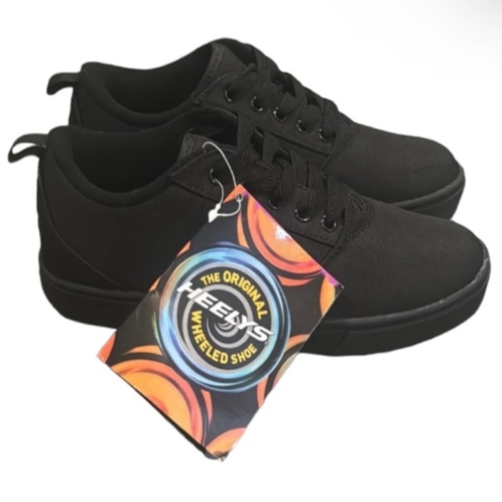 New authentic Heelys signature black canvas skate sneakers youth sz 4 display